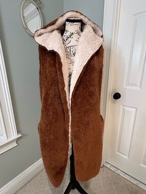 Maverick Brown & Cream Fuzzy Long Hooded Vest | Size M  | Like New